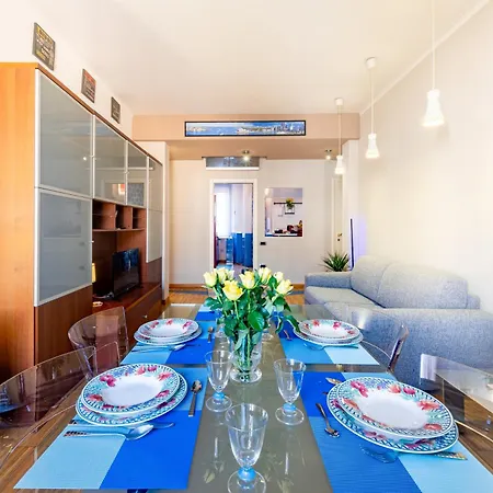 Charme Parmense: Eleganza E Storia Apartment