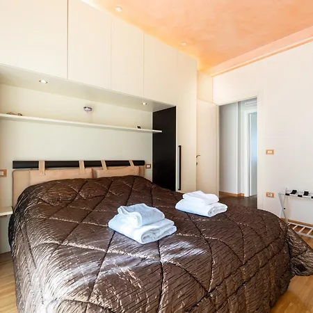 Apartment Charme Parmense: Eleganza E Storia
