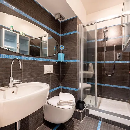 Charme Parmense: Eleganza E Storia Apartament