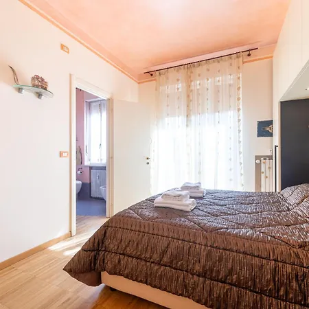 Charme Parmense: Eleganza E Storia Apartament *